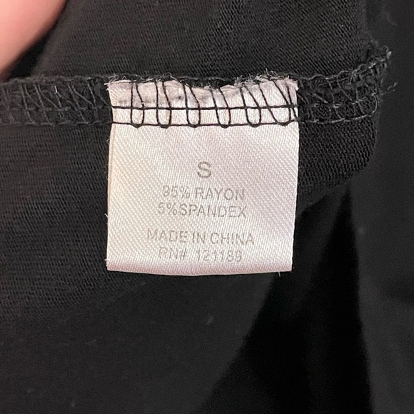 AREA Top Womens S Ruffled Flower Detail V Neck 3/4 Sleeve Stretch Blouse Black - Picture 8 of 8